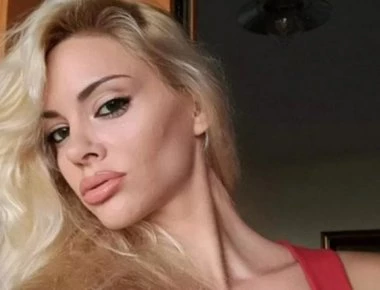 «Αναστατώνει» το Instagram η Ρία Αντωνίου – Φωτογραφίζεται μόνο με ένα αντρικό πουκάμισο (φώτο)